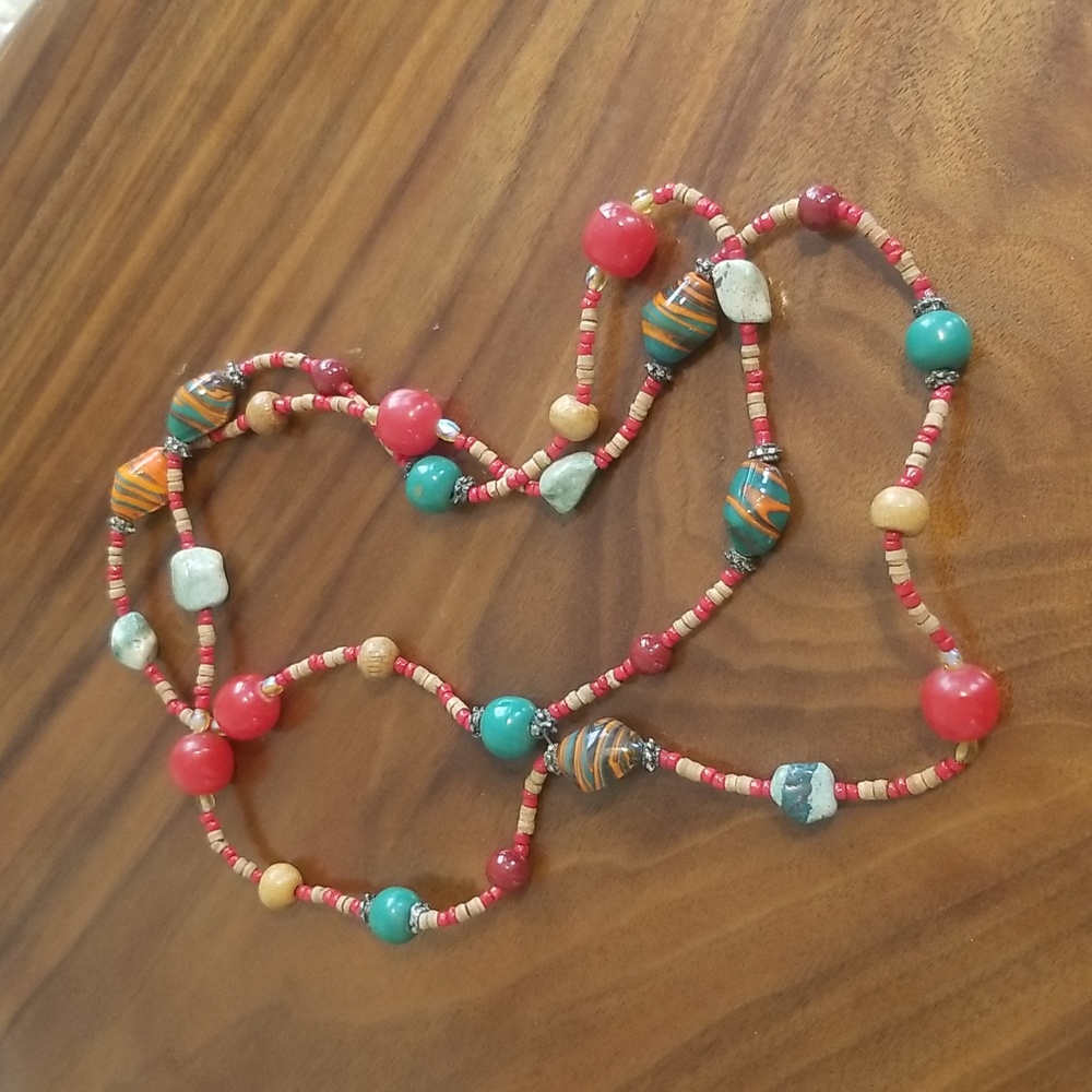 Beautiful Vintage Bead & Stone Necklace